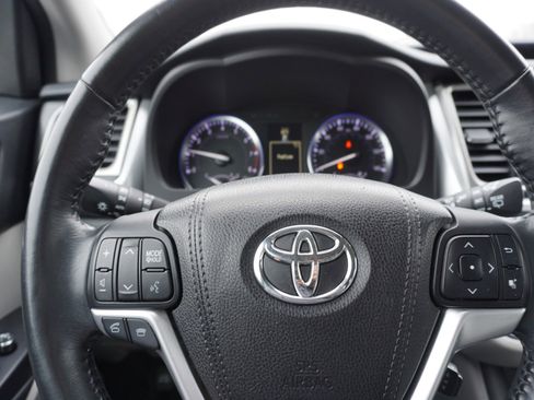 Used 2015 Toyota Highlander XLE image 26