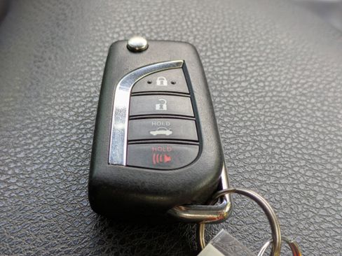 Used 2019 Toyota Camry LE image 29