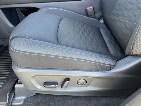 Used 2025 Nissan Pathfinder SV FWD image 21
