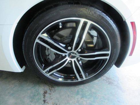 Used 2017 Chevrolet Corvette Stingray Coupe w/ Carbon Flash Badge Package image 82