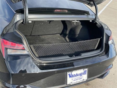 Used 2021 Hyundai Elantra Limited w/ Preferred Accessory Package image 28