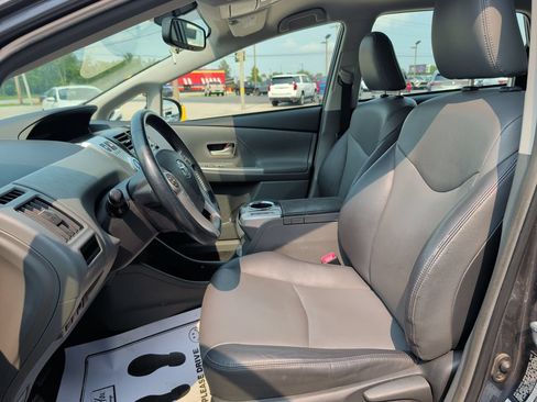 Used 2014 Toyota Prius V Five FWD image 8