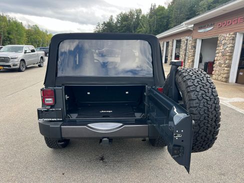 Used 2017 Jeep Wrangler Sport AWD/4WD image 19