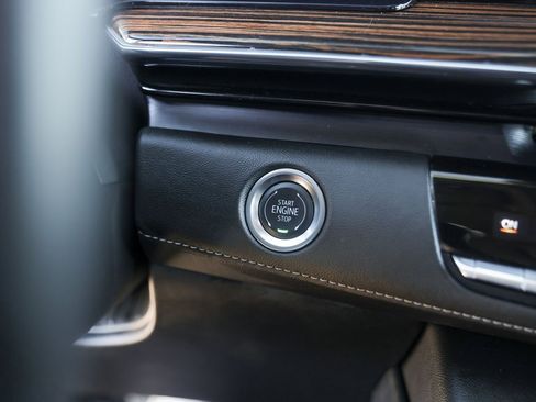 Certified 2024 Cadillac Escalade Luxury image 19