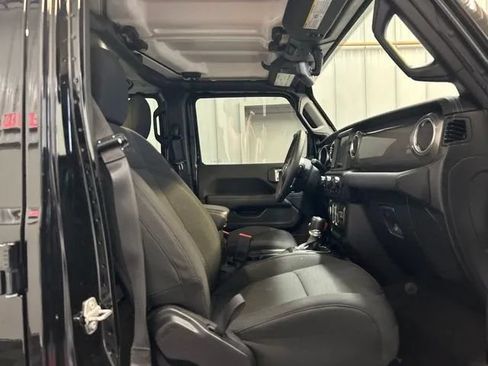 Used 2023 Jeep Wrangler Unlimited Sahara AWD/4WD image 21