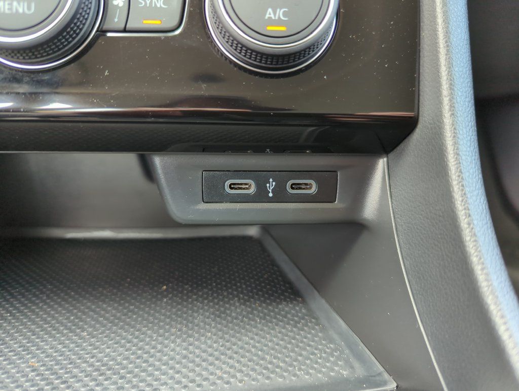 Used 2022 Volkswagen Jetta SE FWD image 38