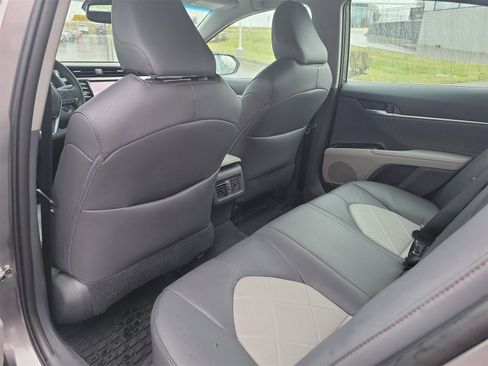 Certified 2018 Toyota Camry XLE image 13