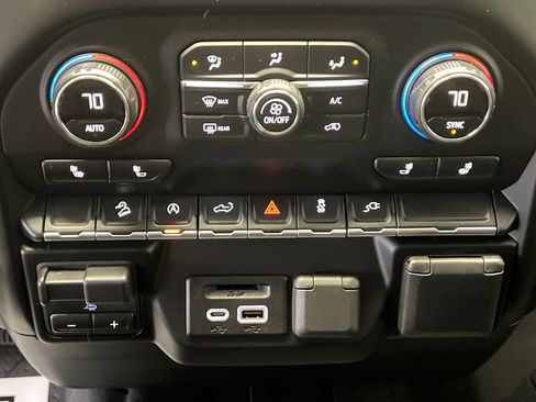 Used 2019 Chevrolet Silverado 1500 LT w/ All-Star Edition AWD/4WD image 31