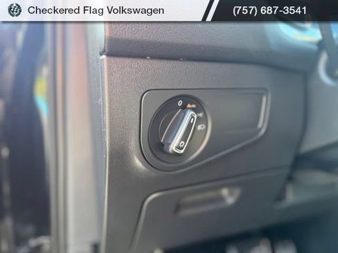 Used 2022 Volkswagen Tiguan SE R-Line FWD image 16