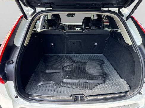 Used 2018 Volvo XC60 T5 Momentum w/ Vision Package image 11