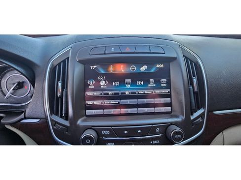 Used 2017 Buick Regal AWD image 22