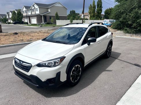 Used 2023 Subaru Crosstrek 2.0i image 3