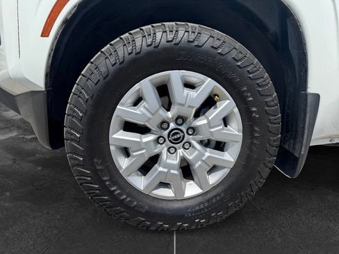 Used 2022 Nissan Frontier SV w/ Technology Package RWD image 9