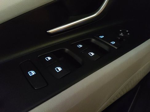 Used 2023 Hyundai Elantra Limited image 27