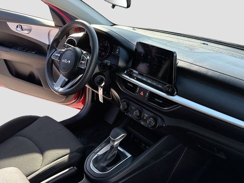 Used 2024 Kia Forte LXS image 4