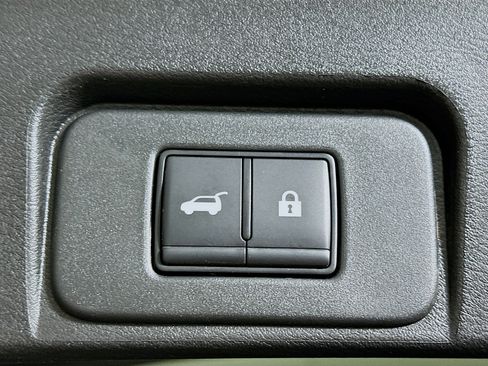 Used 2025 Nissan Rogue SL FWD image 31