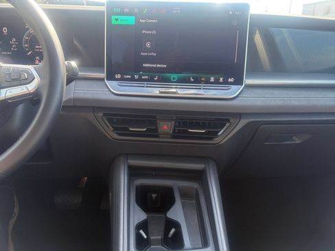 Used 2026 Volkswagen Tiguan SE AWD/4WD image 16