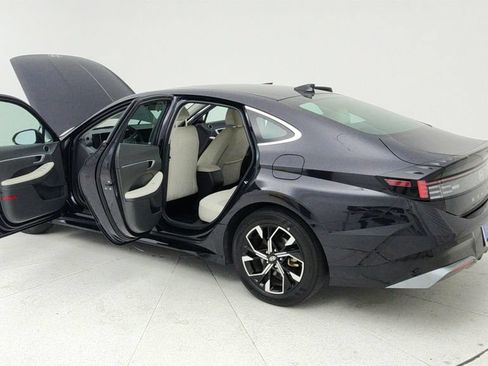 Used 2025 Hyundai Sonata SEL FWD image 11