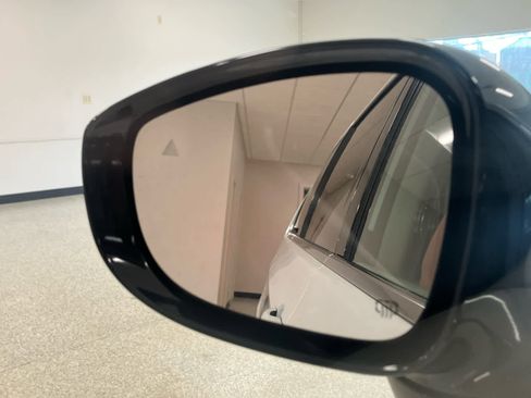Used 2024 Chrysler Pacifica Touring-L FWD image 24