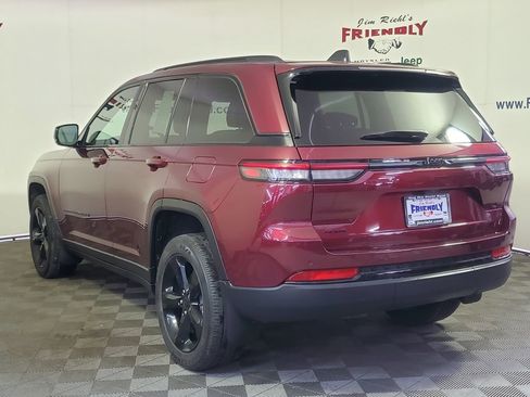 Used 2024 Jeep Grand Cherokee Altitude image 4