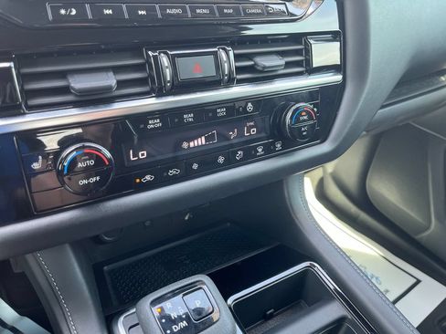 Used 2023 Nissan Pathfinder SL w/ Black Appearance Package AWD/4WD image 20
