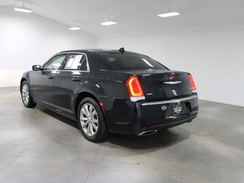 Used 2023 Chrysler 300 Touring AWD/4WD image 7