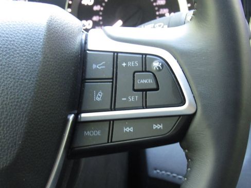 Certified 2024 Toyota Highlander XLE AWD/4WD image 28