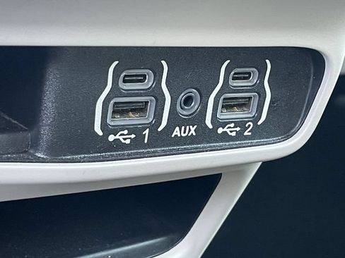 Used 2023 Chrysler Pacifica Touring-L FWD image 19