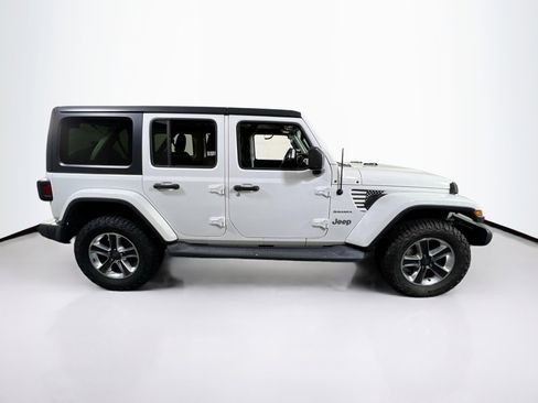 Used 2019 Jeep Wrangler Unlimited Sahara image 4