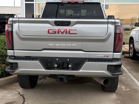 Used 2025 GMC Sierra 2500 AT4 w/ AT4 Premium Plus Package image 2