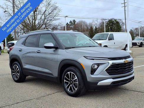 Used 2025 Chevrolet TrailBlazer LT image 3