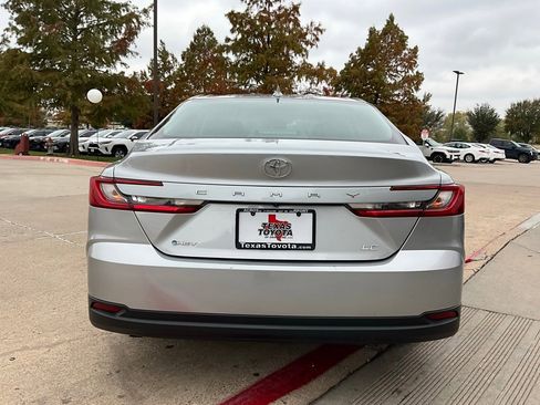 Used 2025 Toyota Camry LE image 7