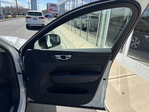 Used 2025 Volvo XC60 B5 Plus image 14