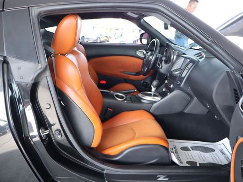Used 2014 Nissan 370Z Touring w/ Sport Package RWD image 31