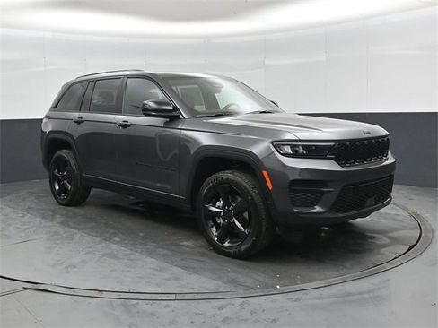 New 2025 Jeep Grand Cherokee Altitude image 1