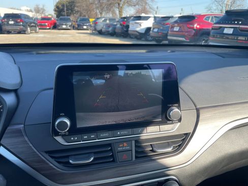 Used 2025 Nissan Altima 2.5 SV image 24