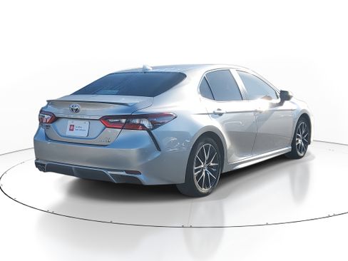 Certified 2022 Toyota Camry SE image 2