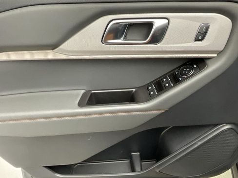 Used 2025 Ford Explorer Active w/ Active Comfort Package image 28