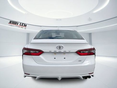 Used 2023 Toyota Camry SE image 4