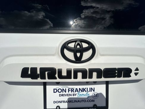 Used 2023 Toyota 4Runner SR5 AWD/4WD image 33