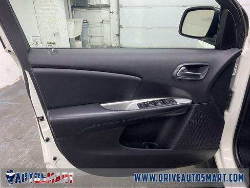 Used 2020 Dodge Journey SE image 9