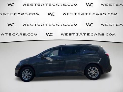 Used 2022 Chrysler Pacifica Touring-L FWD image 13