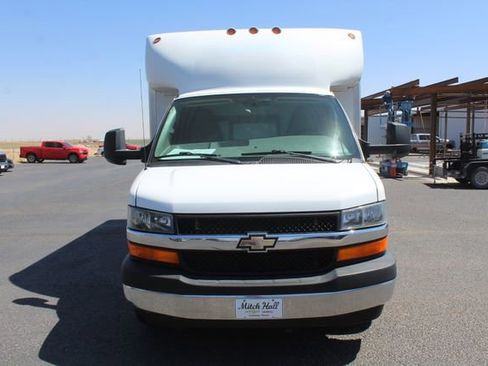 Used 2017 Chevrolet Express 3500 image 10