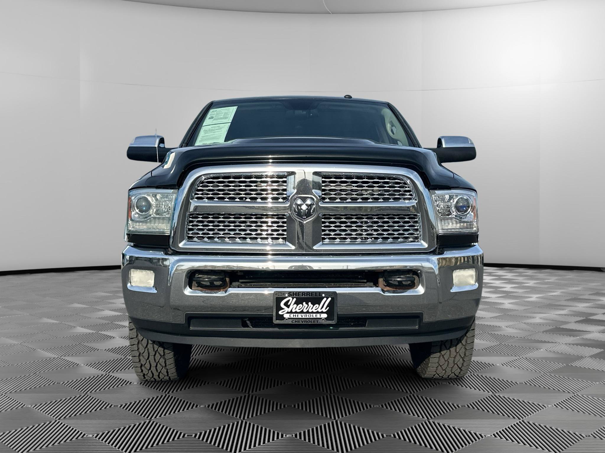 Used 2014 RAM 3500 Laramie w/ Convenience Group AWD/4WD image 2