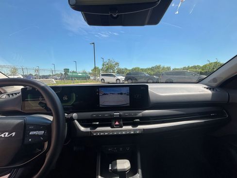 Used 2025 Kia K4 LXS image 32