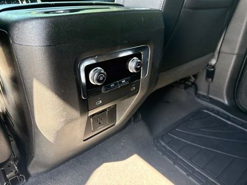 Used 2023 GMC Yukon SLT AWD/4WD image 17