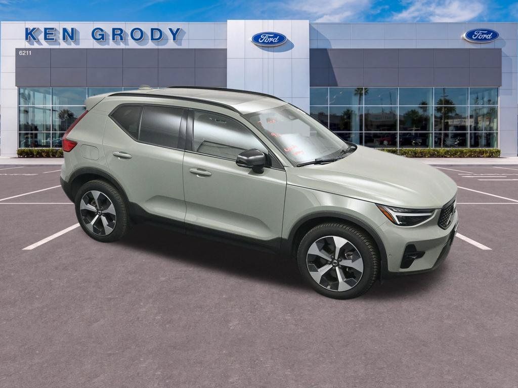 Used 2023 Volvo XC40 B5 Ultimate AWD/4WD image 11