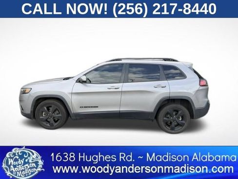 Used 2019 Jeep Cherokee Latitude Plus FWD image 3