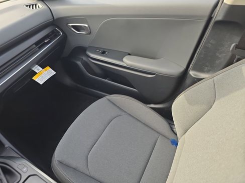 New 2025 Kia K4 LXS image 17