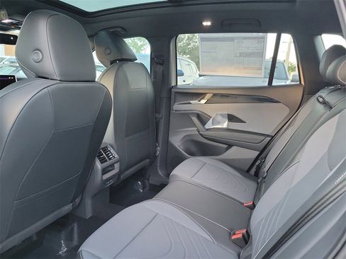 New 2026 Volkswagen Tiguan SE R-Line image 5